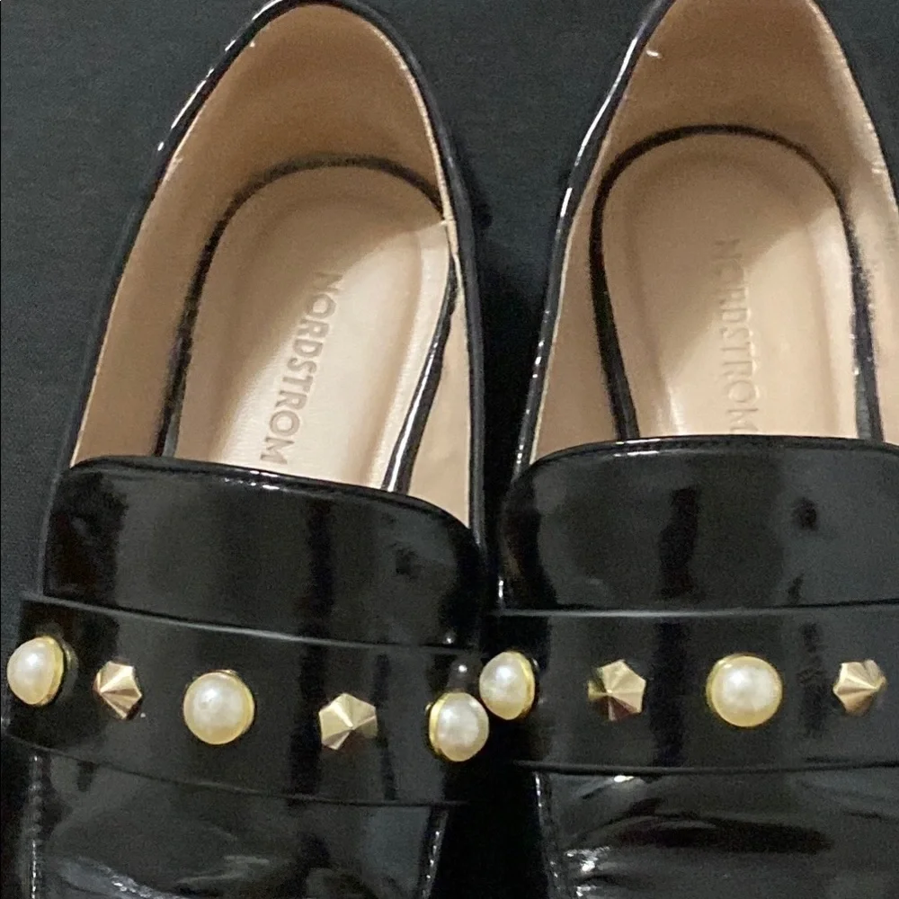 Nordstrom Black Patent Loafers with‎ Pearl Accents Girls  size 2